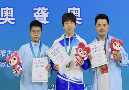 4.右一韩荣奇_副本.jpg